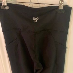 Black TNA Leggings. Size Medium.